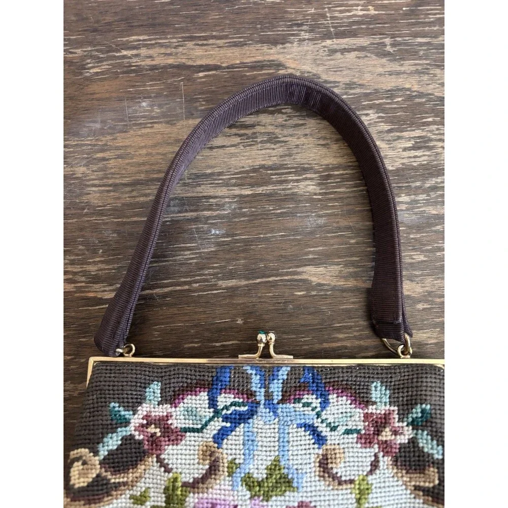 Vintage Floral Needlepoint Tapestry Handbag KISS Lock Purse W/coin Purse Talon